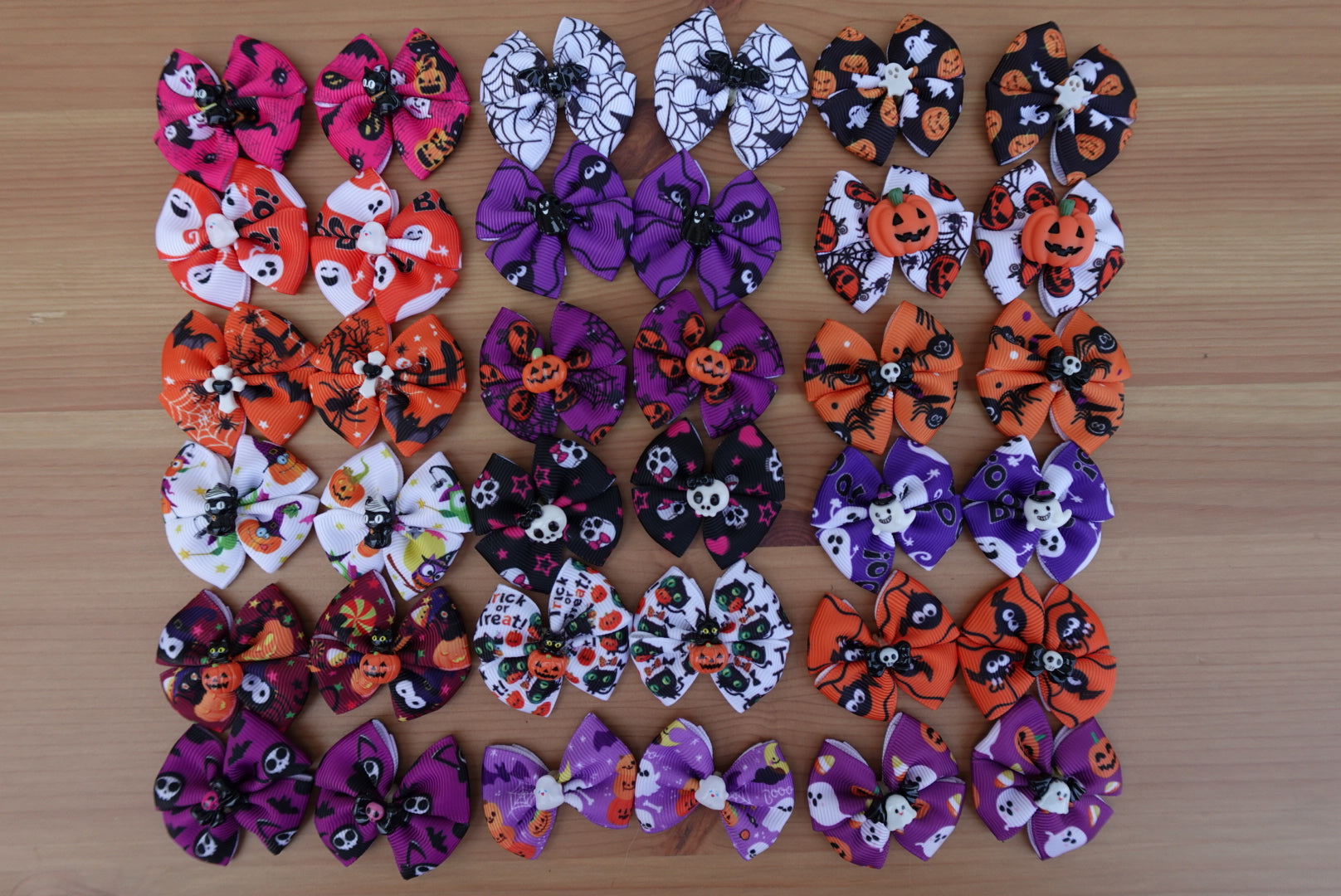 The Spooky Chic Bow Box - 36 Small Bows