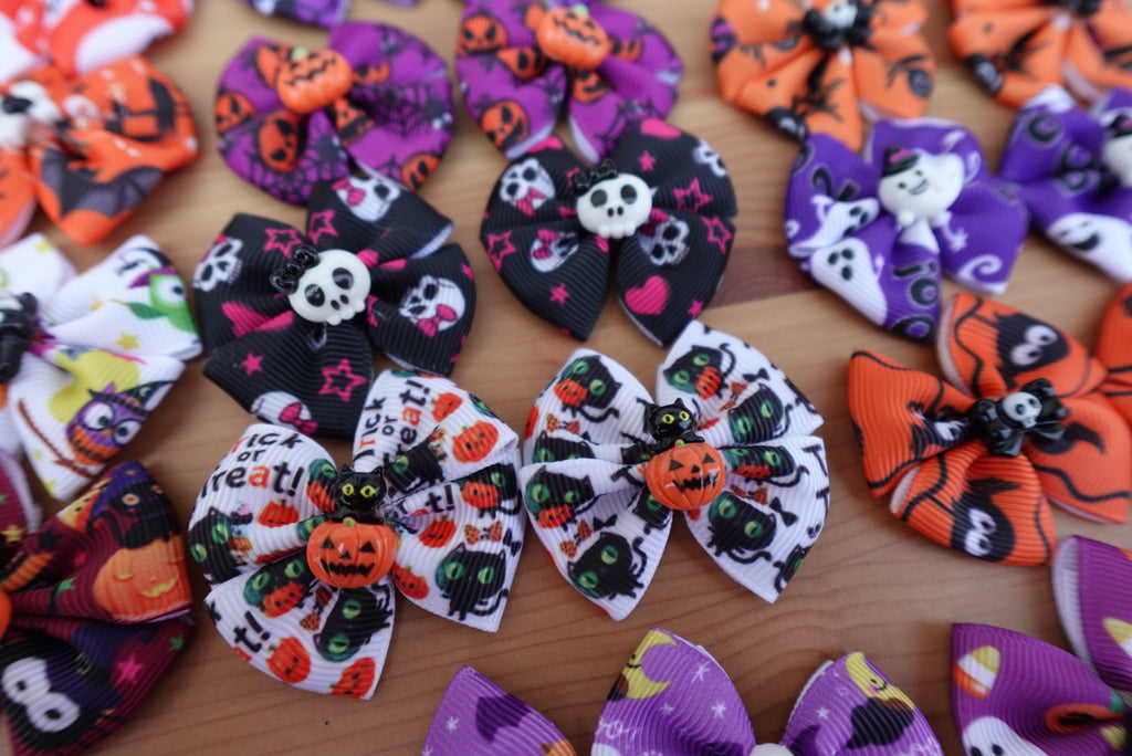The Spooky Chic Bow Box - 36 Small Bows
