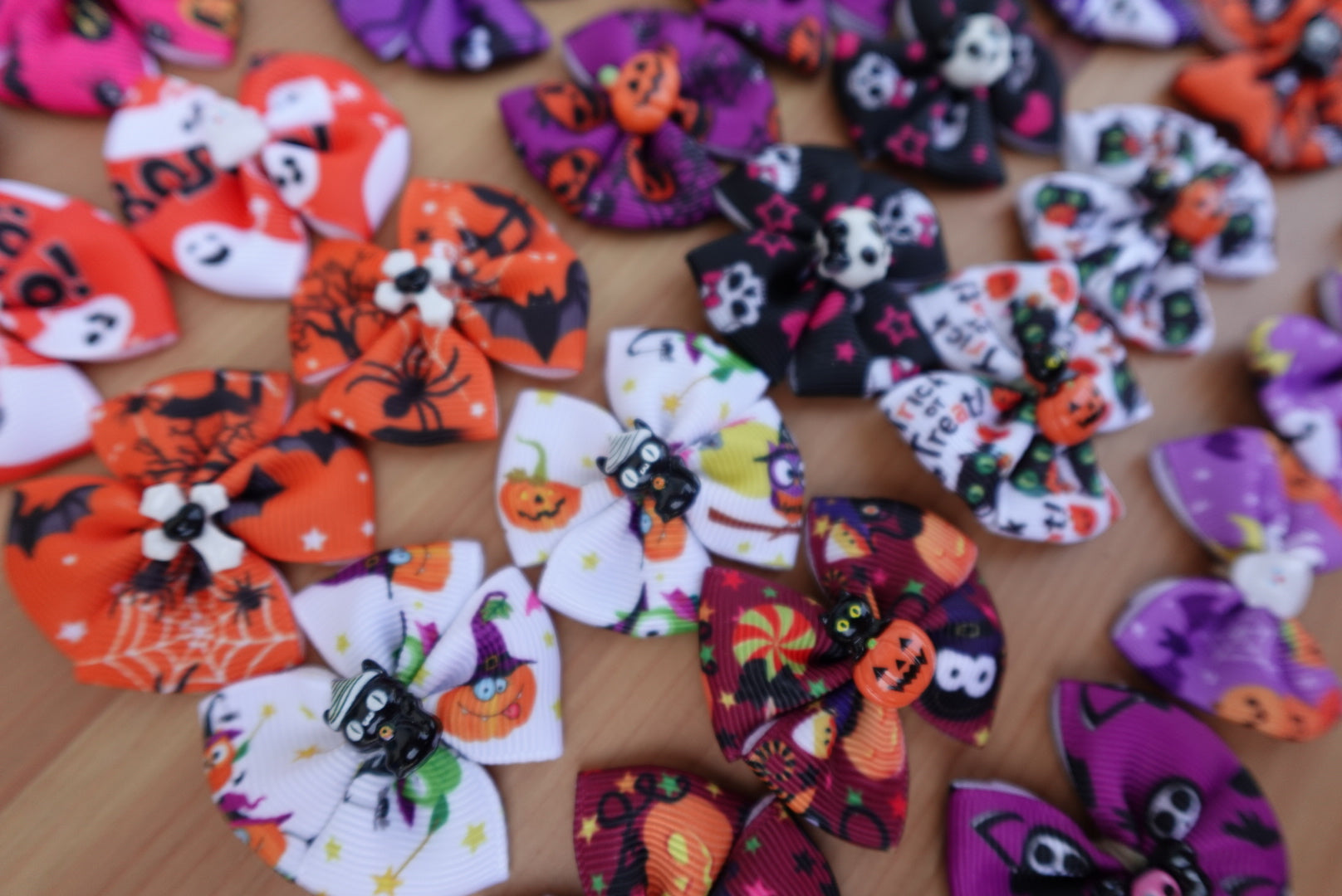 The Spooky Chic Bow Box - 36 Small Bows