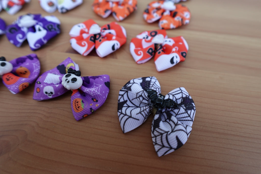 Tiny Terrors –  16 Small Halloween Bows