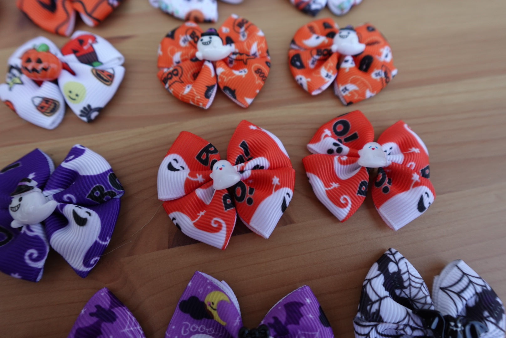 Tiny Terrors –  16 Small Halloween Bows