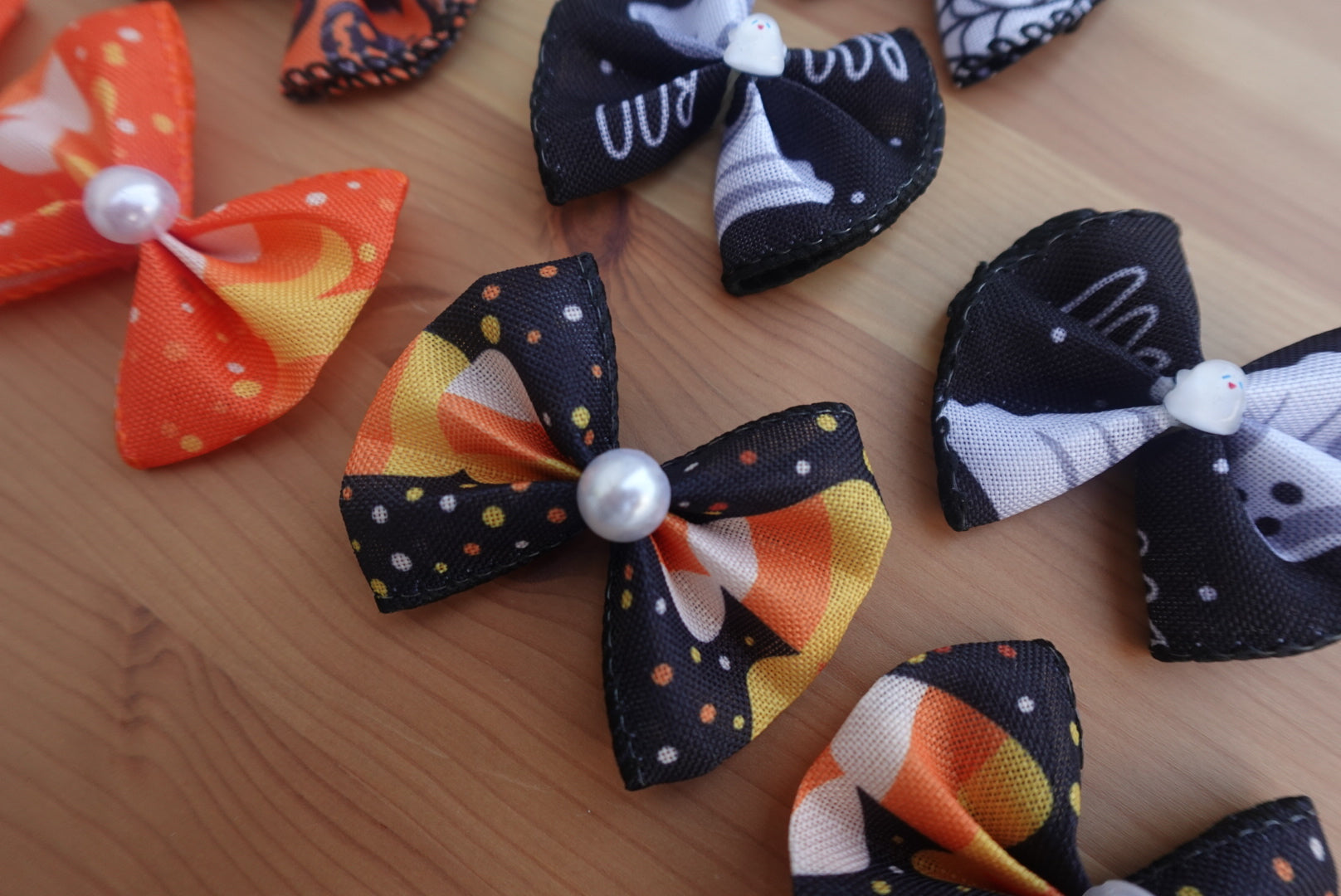 🦇 Frightfully Cute – 20 Large Halloween Bows