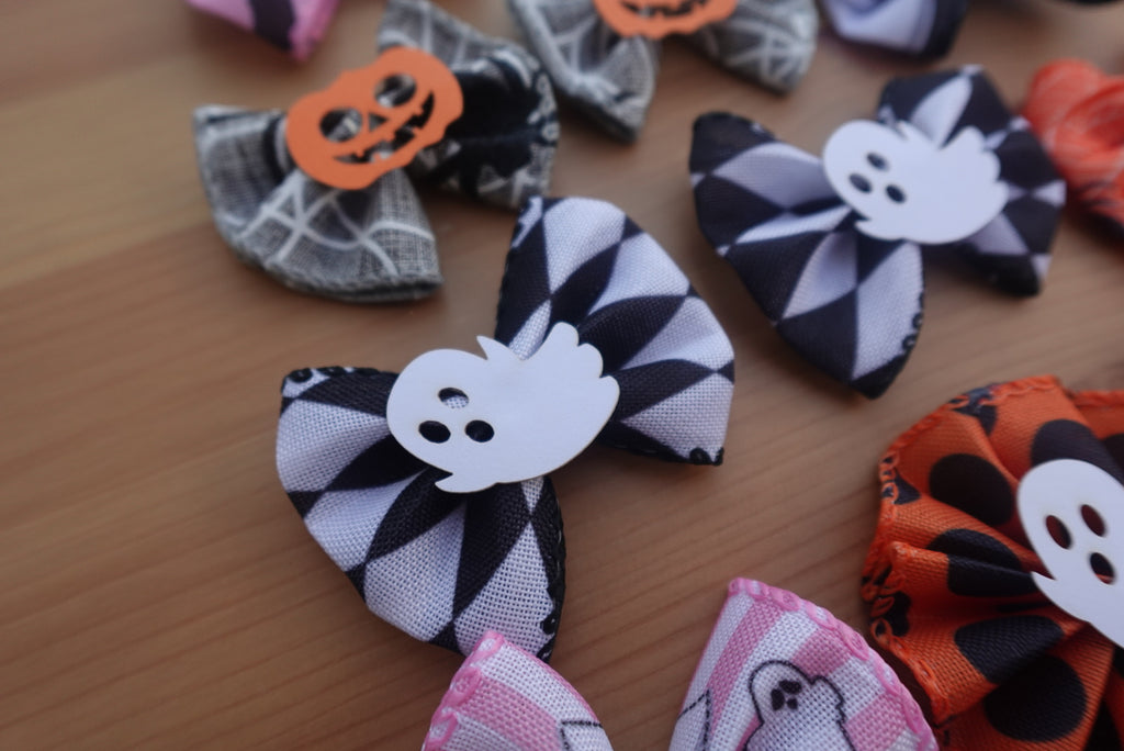 ✨ Ghoul-icious Glam – 16 Large Halloween Bows