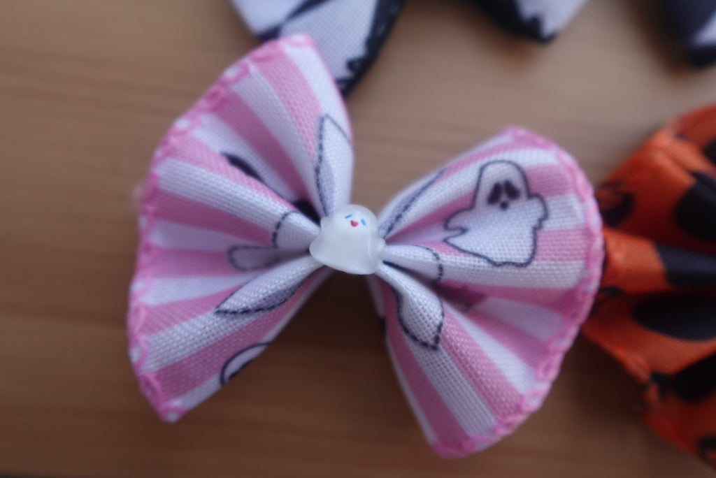 ✨ Ghoul-icious Glam – 16 Large Halloween Bows
