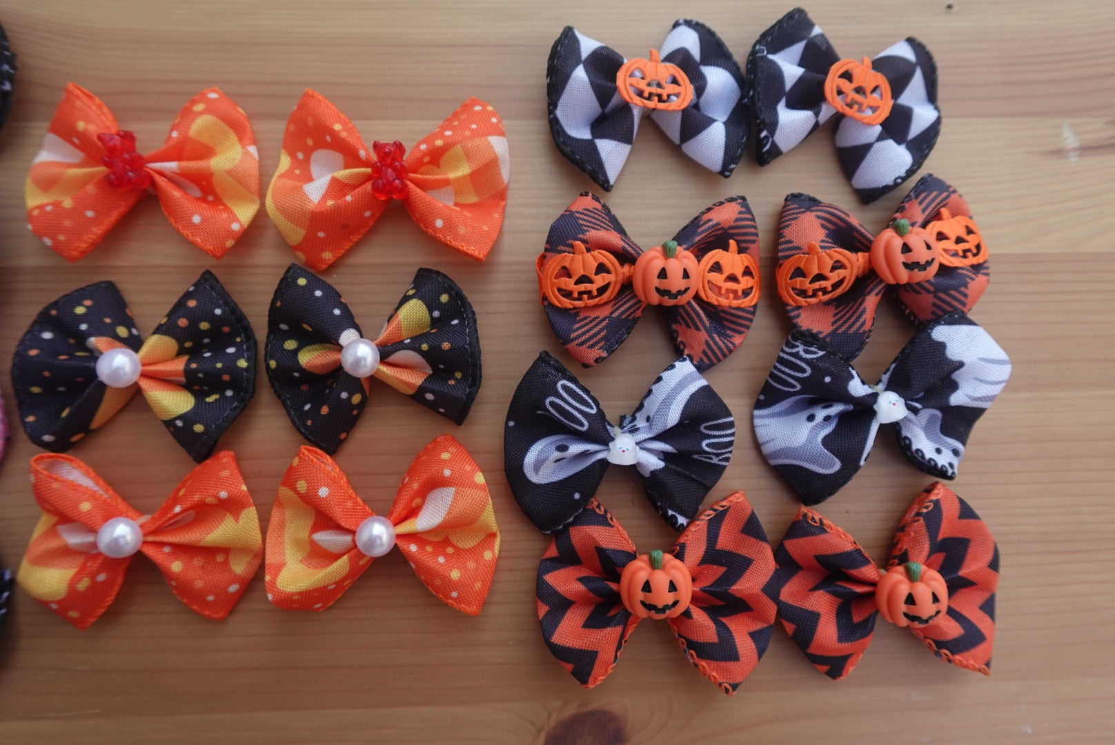 🦇 Fangtastic Fashion – 36 Large Halloween Bows