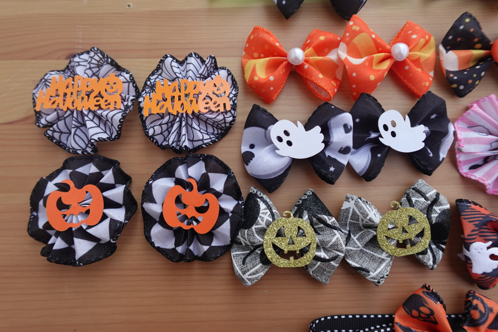 👻 Spooky Style Sampler – 35 Mixed Halloween Bows & Bowties