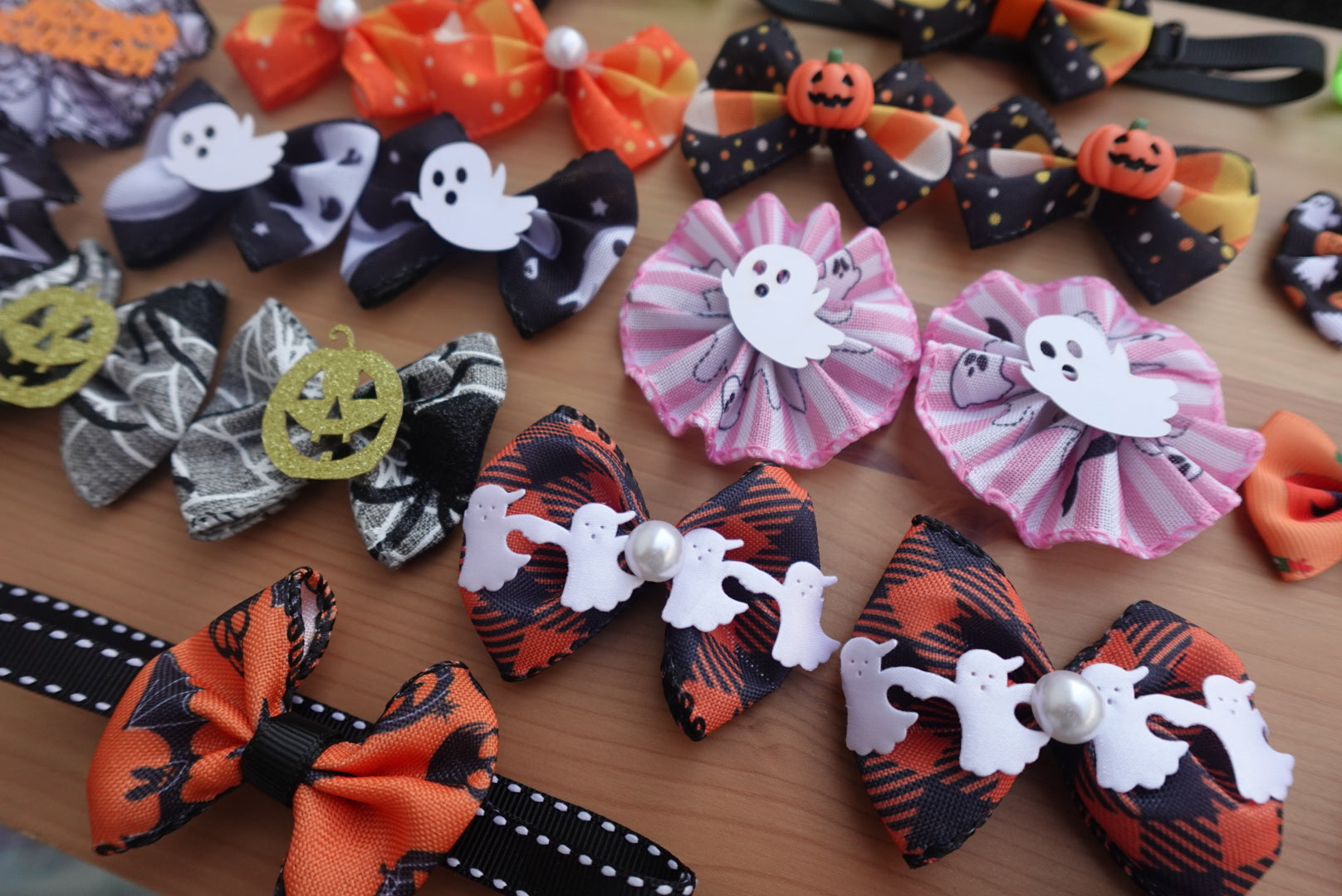 👻 Spooky Style Sampler – 35 Mixed Halloween Bows & Bowties