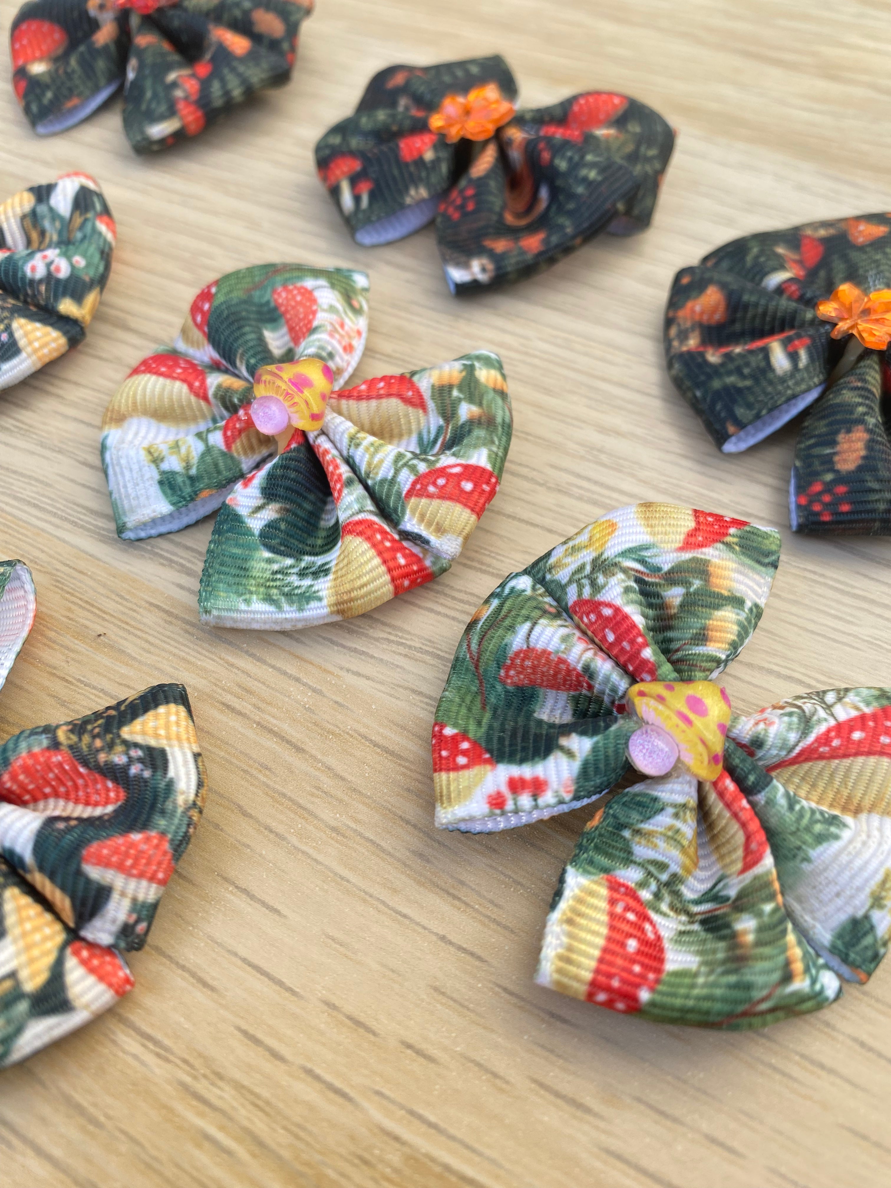 Mystic Mushrooms 16-Piece Small Bow Set